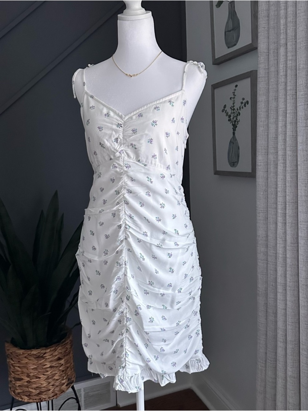Hollister Coquette Ruched White Floral Ruched Summer Dress